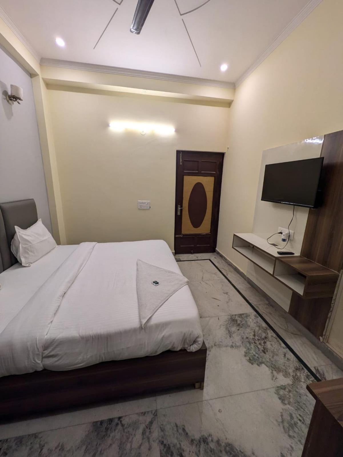 Hotel Vegas Corporate Suites Noida Exterior foto