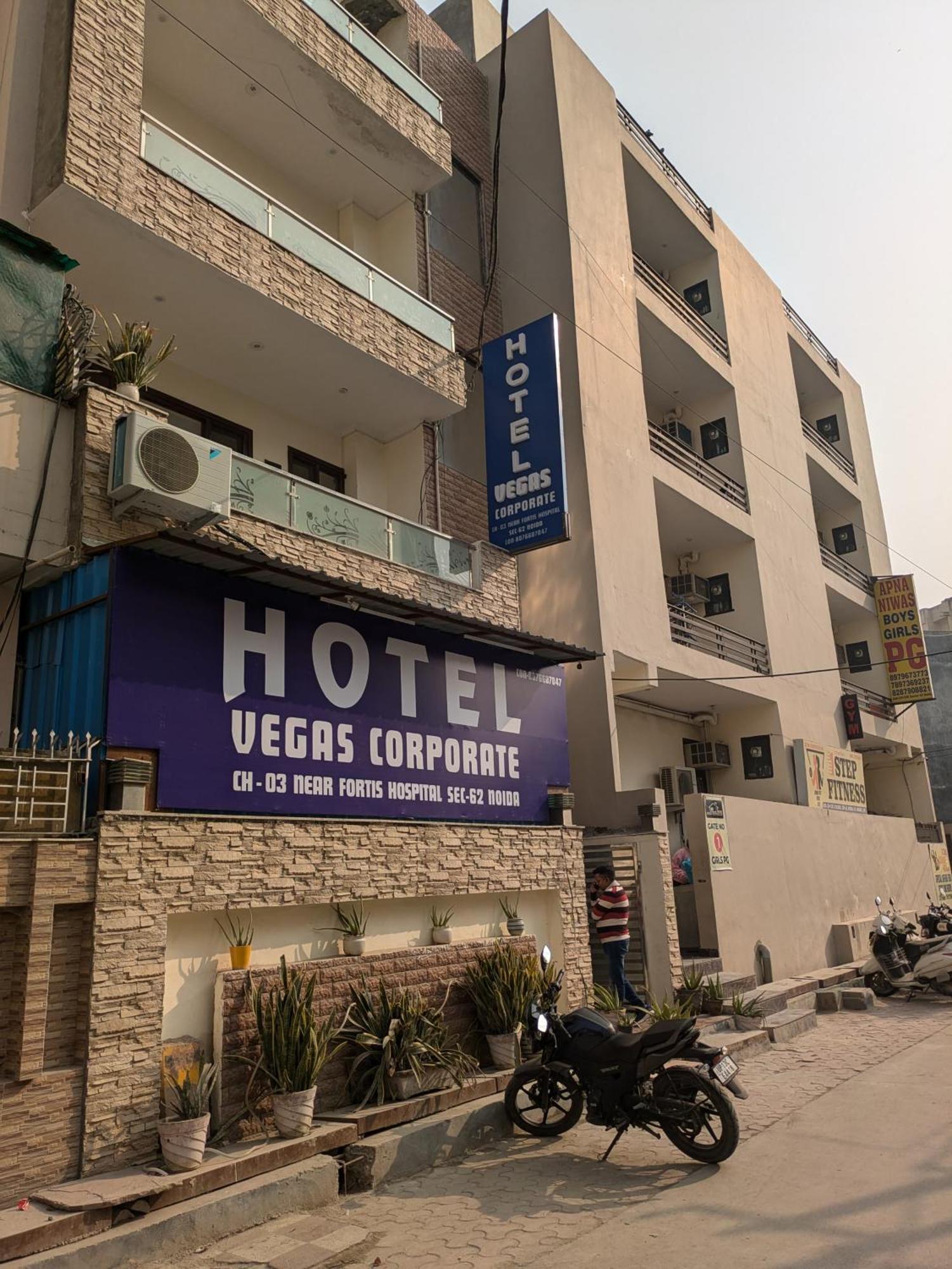 Hotel Vegas Corporate Suites Noida Exterior foto